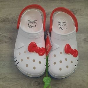 Crocs x Hello Kitty Shoes